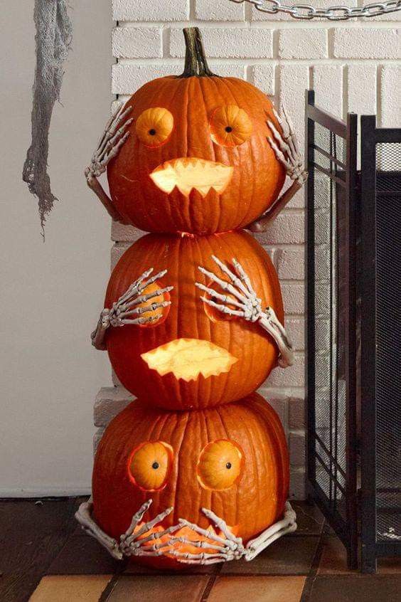 Hilariously Spooky Stacked Pumpkins