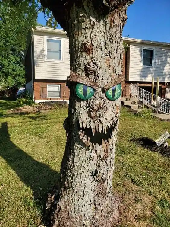 Spooky Tree Face Decoration