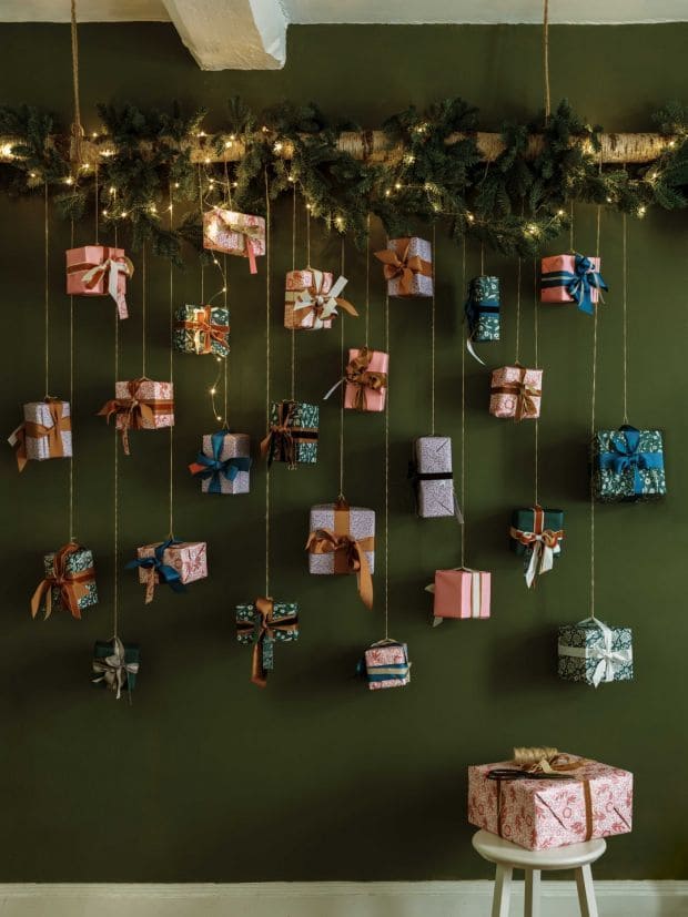 Charming Hanging Gift Box Garland