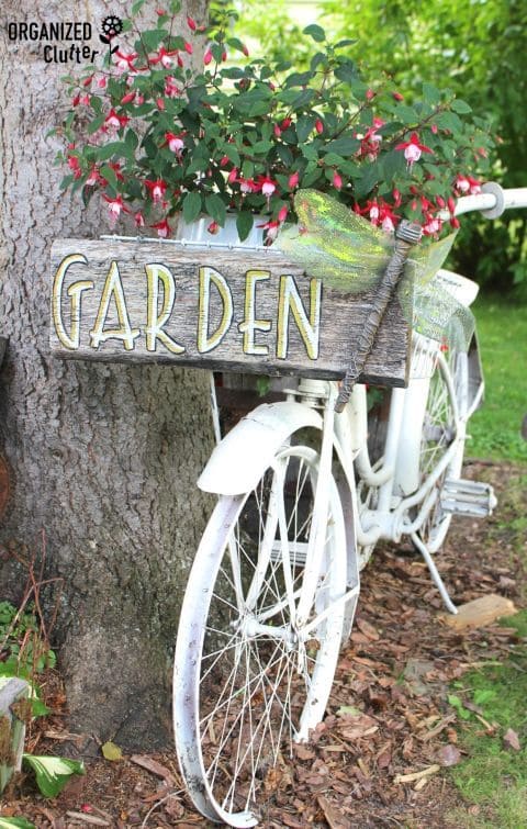 Charming Bicycle Garden Sign Display