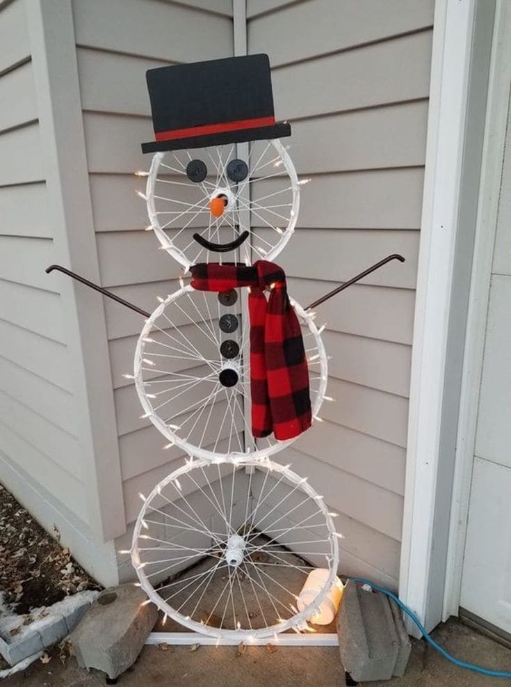 Charming Bicycle Wheel Snowman Display