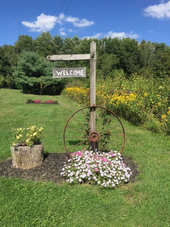 Charming Wagon Wheel Welcome Sign Idea