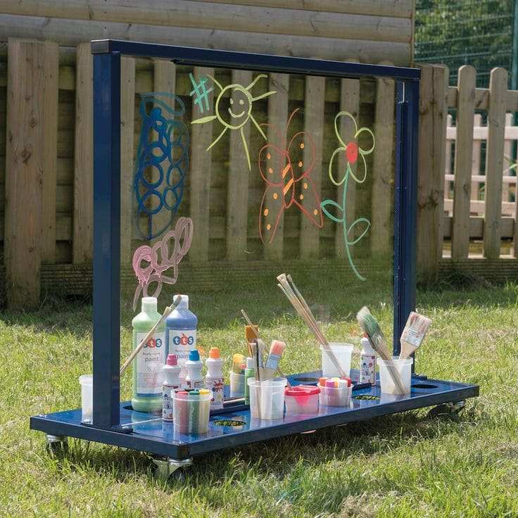 Creative Outdoor Easel