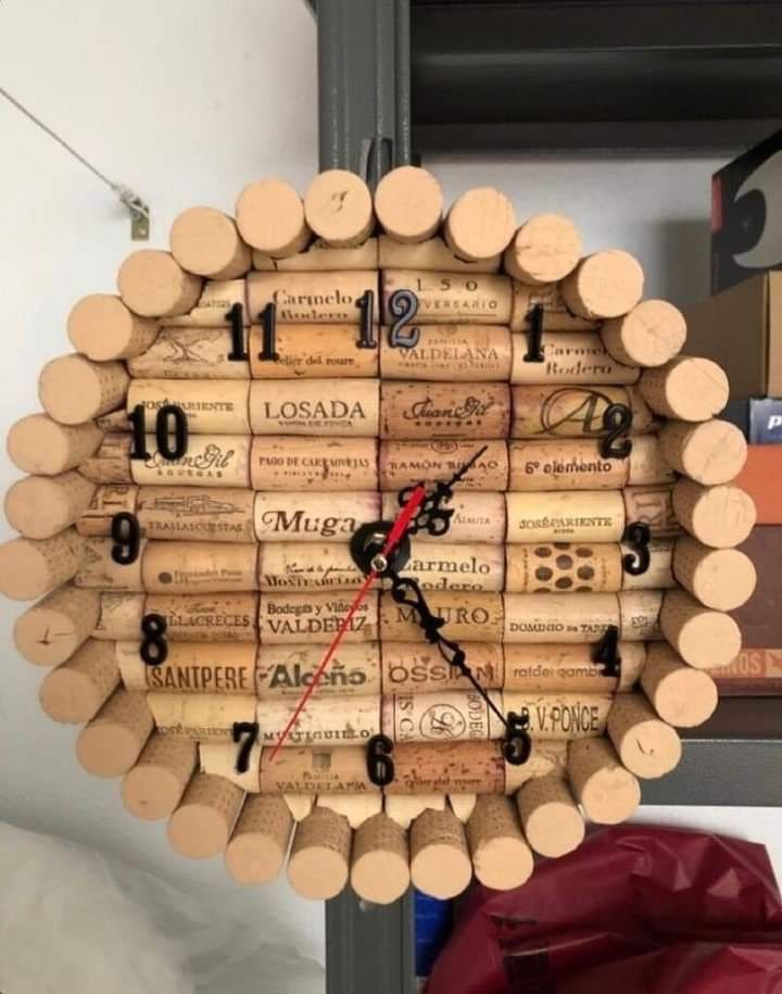 Eco-Friendly Wine Cork Clock Design