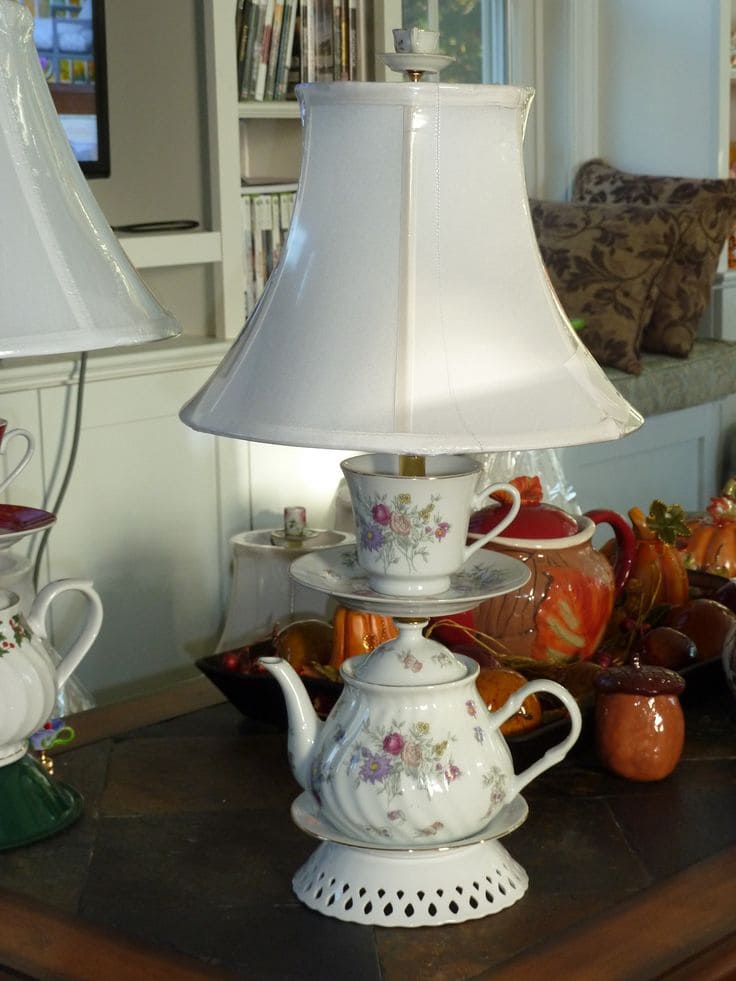 Elegant Teapot Table Lamp Design