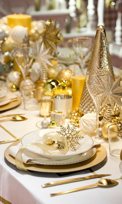 Golden Elegance and Shimmering New Year Table