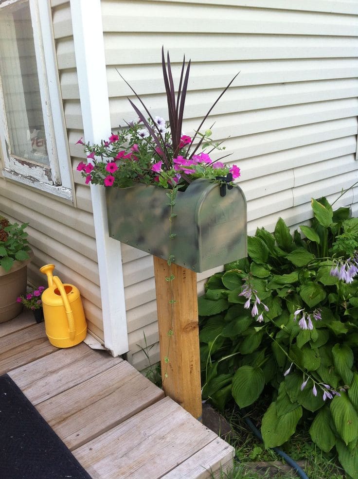 Mailbox Makeover Plant Stand