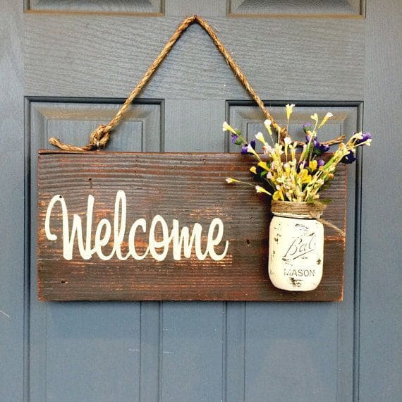 Rope-Enhanced Welcome Sign Decor