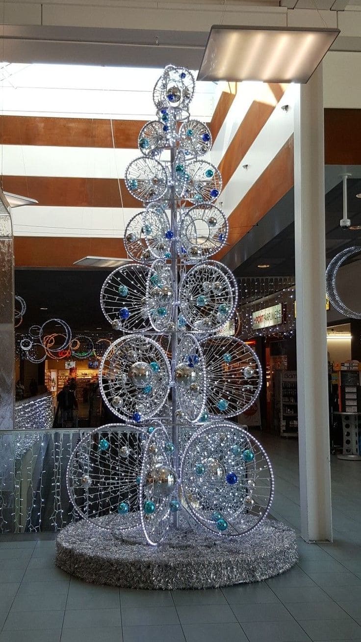 Shimmering Circle Christmas Tree