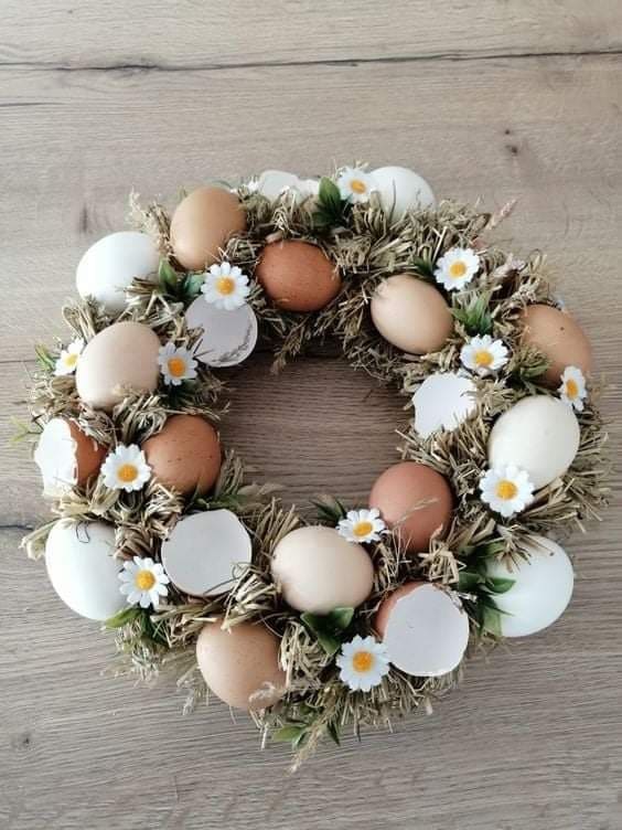 Rustic Egg Wreath with Daisy Charm